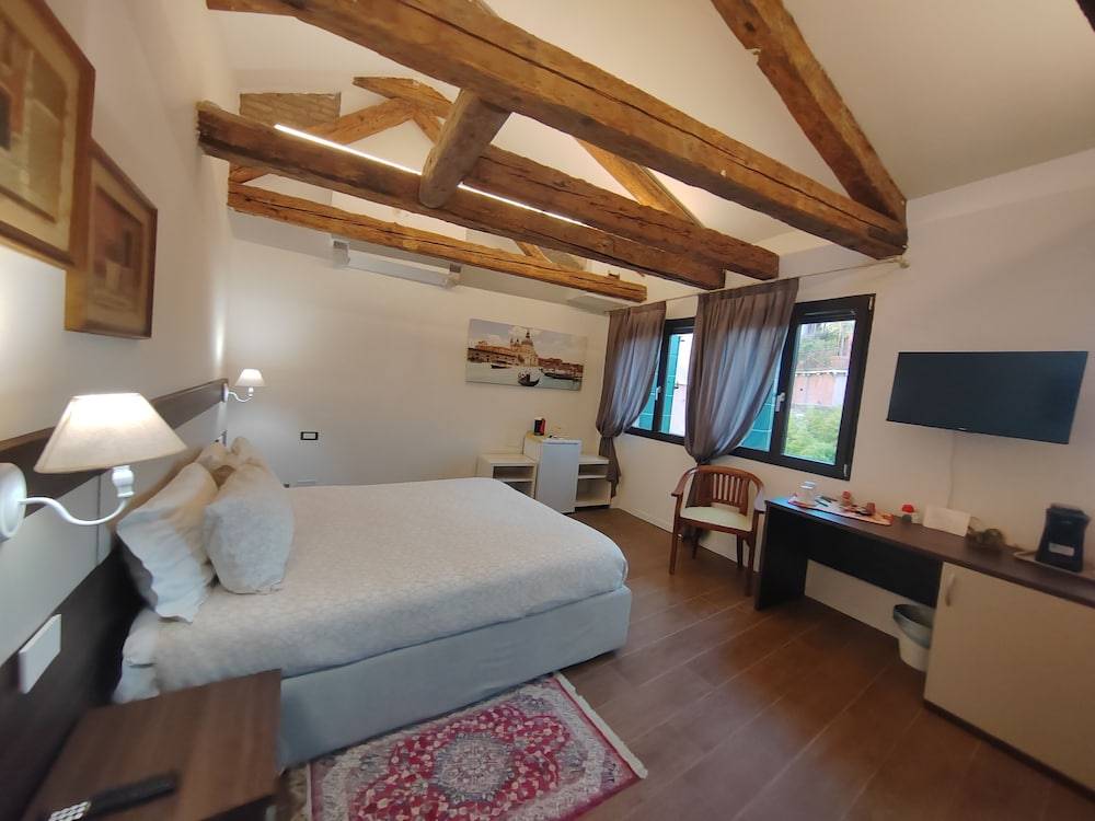Casa sulla Laguna Castello 1