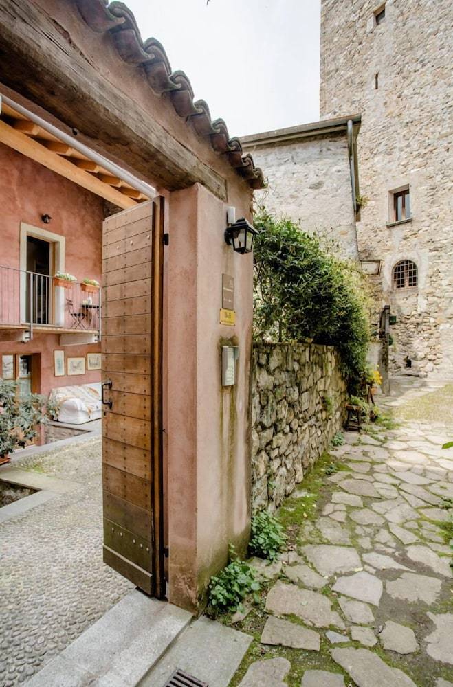 Alla Torre del Barbarossa B&B FORESTERIA 1