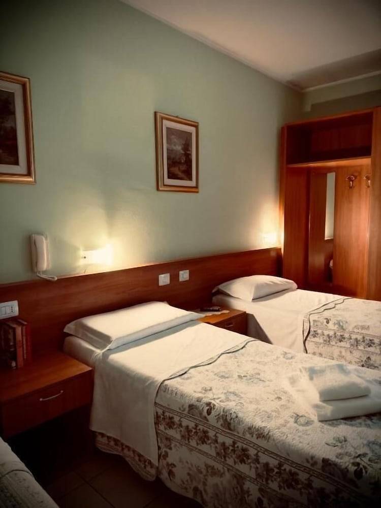Albergo Trattoria AL TAJ 2