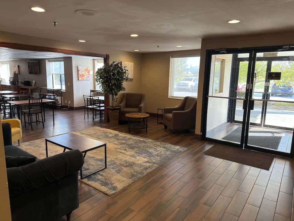 Wingate by Wyndham Utica 2