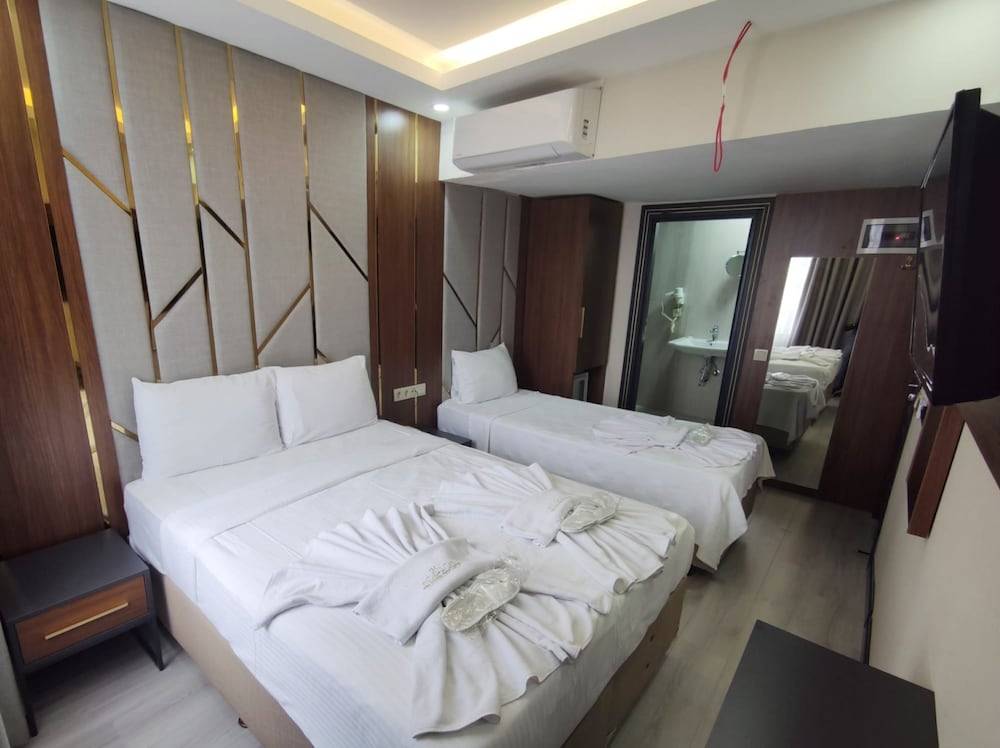The Golden Pera's Hotel & Spa 1