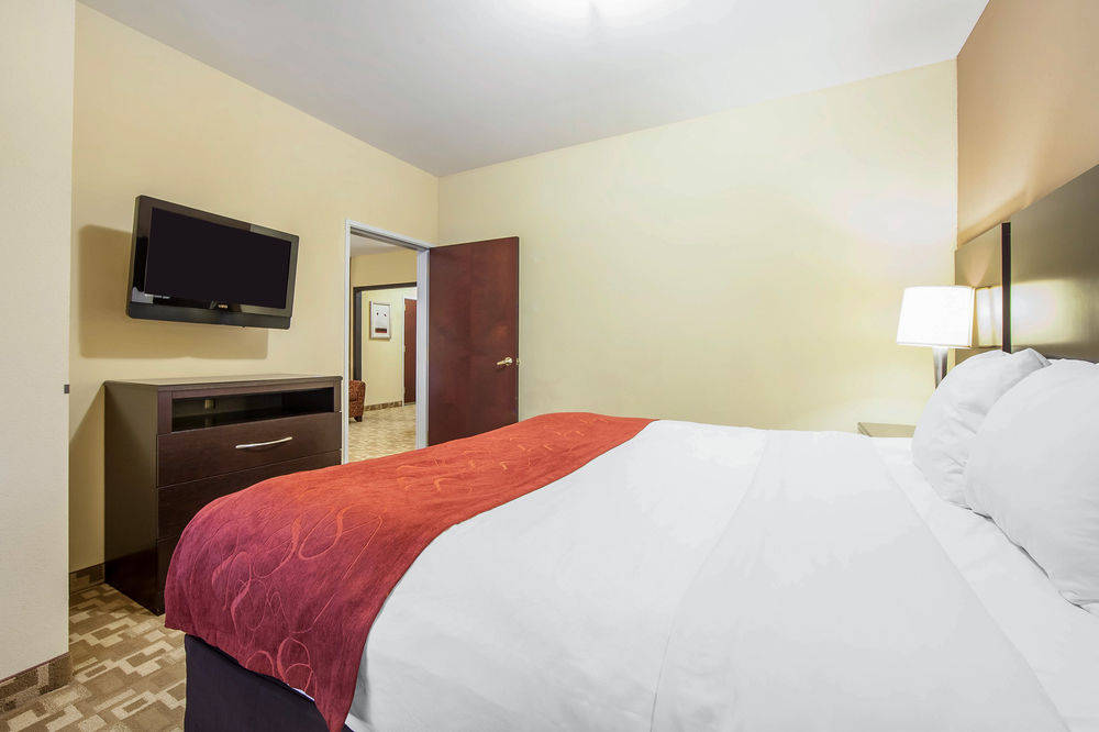 Comfort Suites 1
