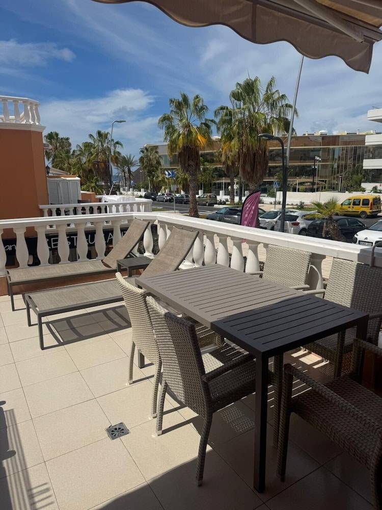 Las Americas 1-Bed Apt Sleeps 5 Pool Parking 1