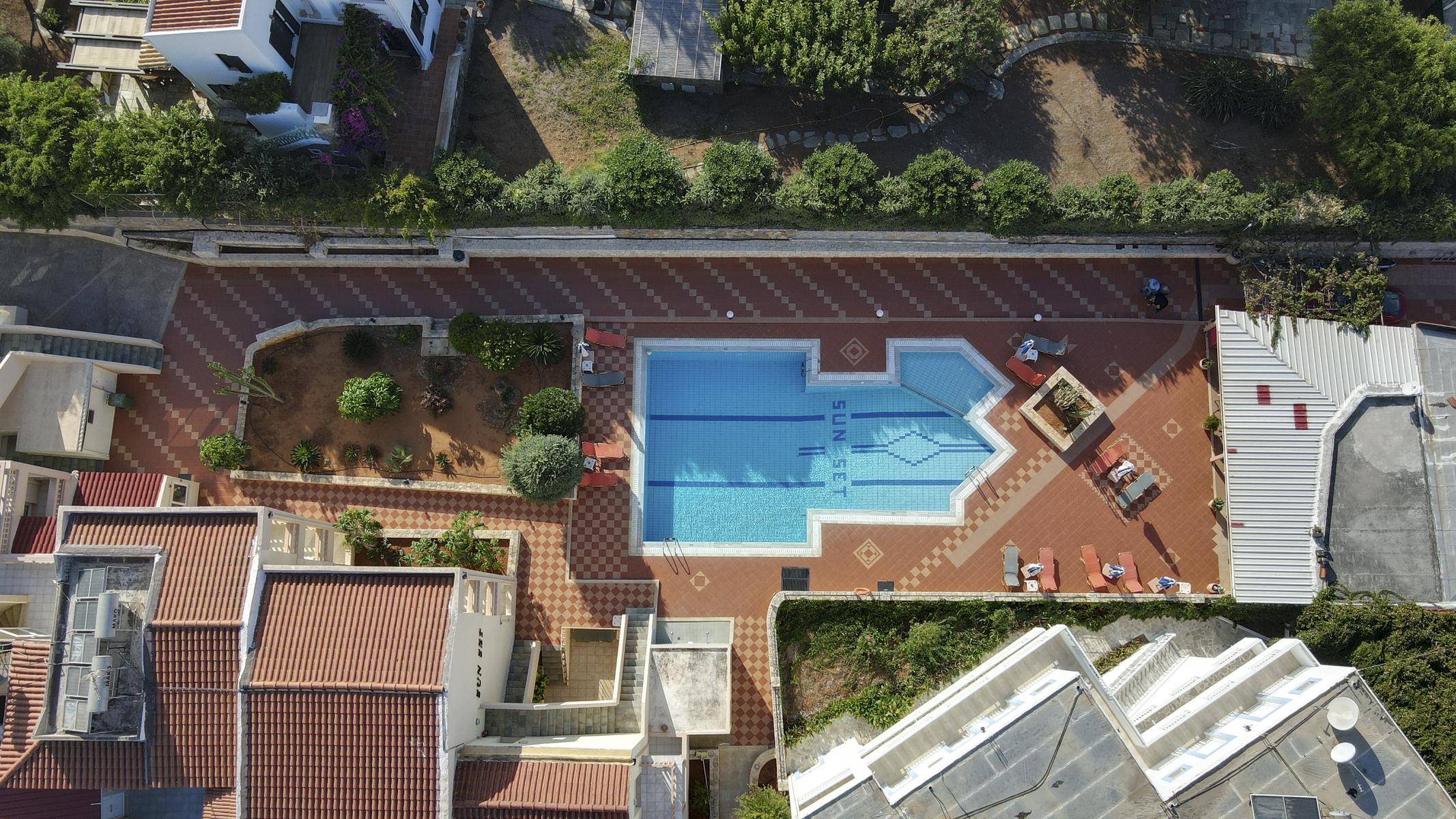 SUNSET APARTMENTS 2