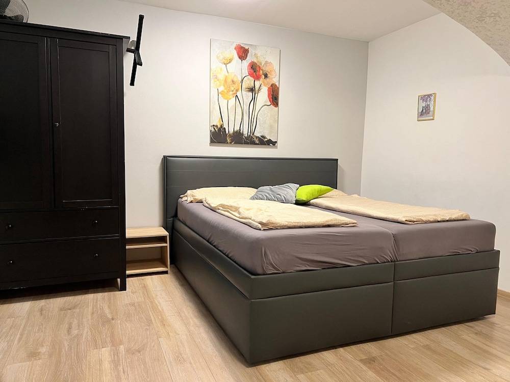 Long Stay 1BR Apt Near Prater Park 2