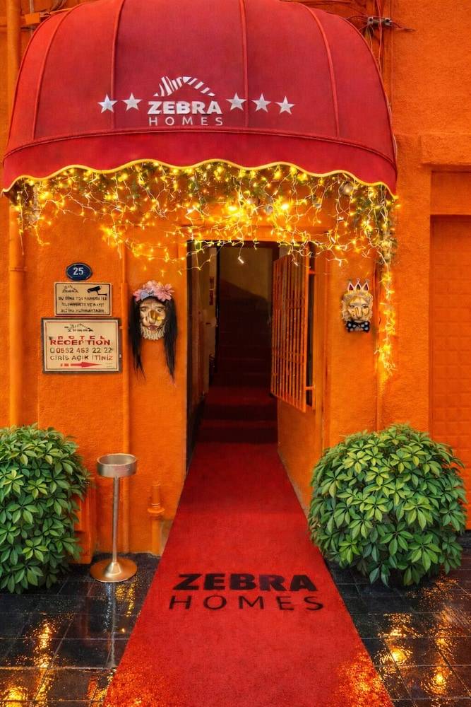 Zebra Hotel Alsancak 1