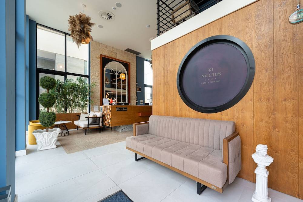 Invictus Hotel 2