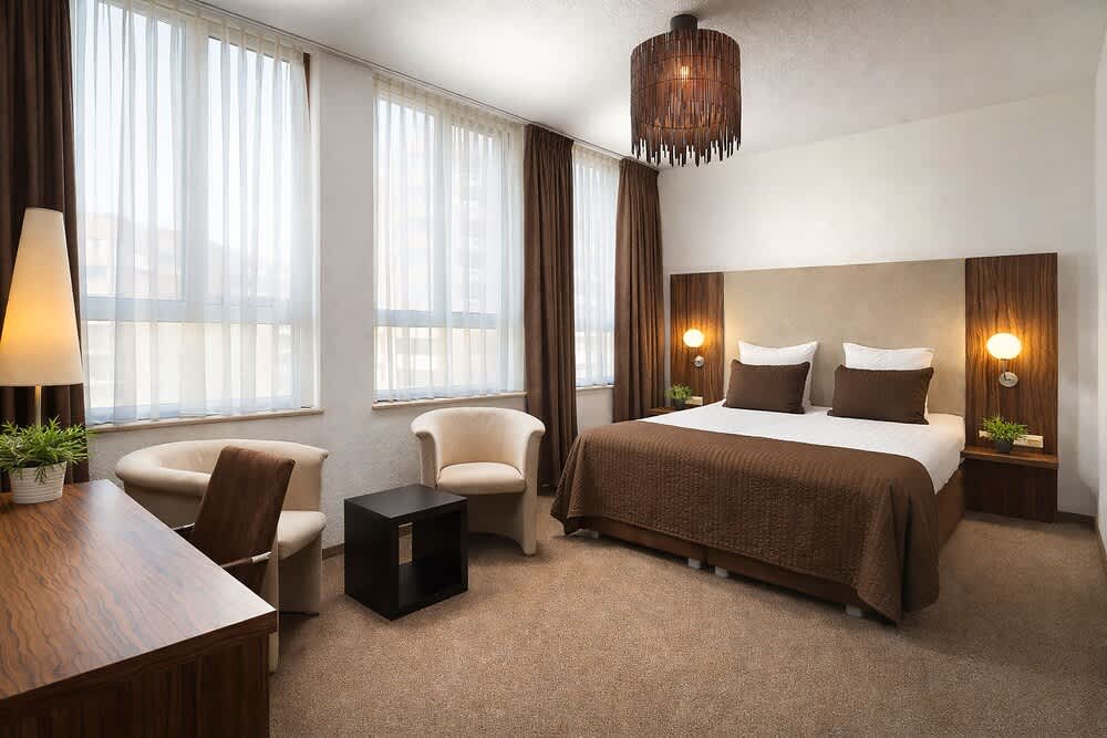 Hotel La Reine 1