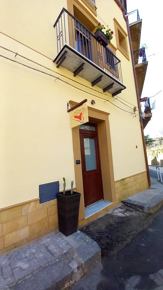 Cantunera SicilianRoom 1