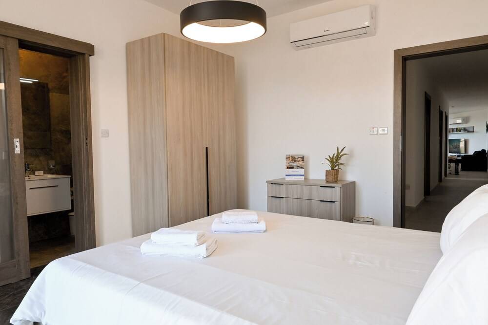 Sunny Bay View + shared pool Gozo 2