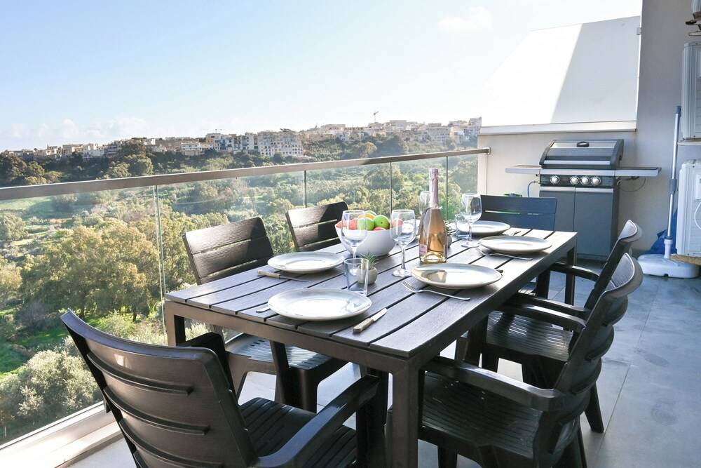 Sunny Bay View + shared pool Gozo 1
