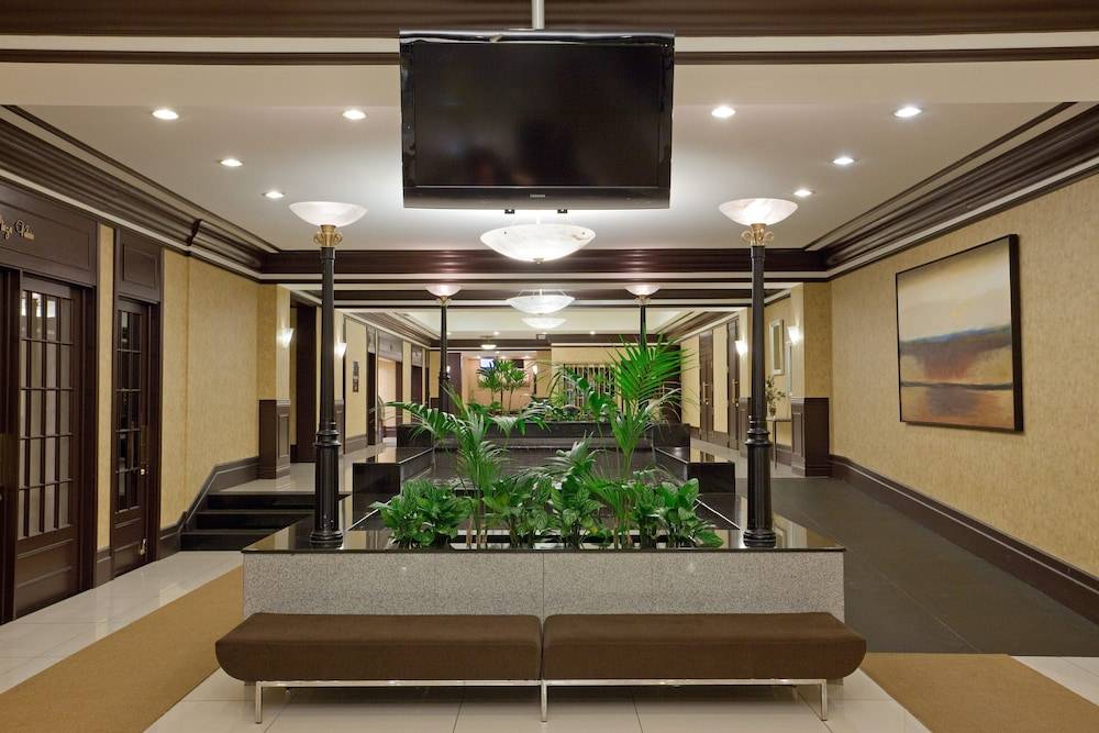 Armon Plaza Montreal Airport 2