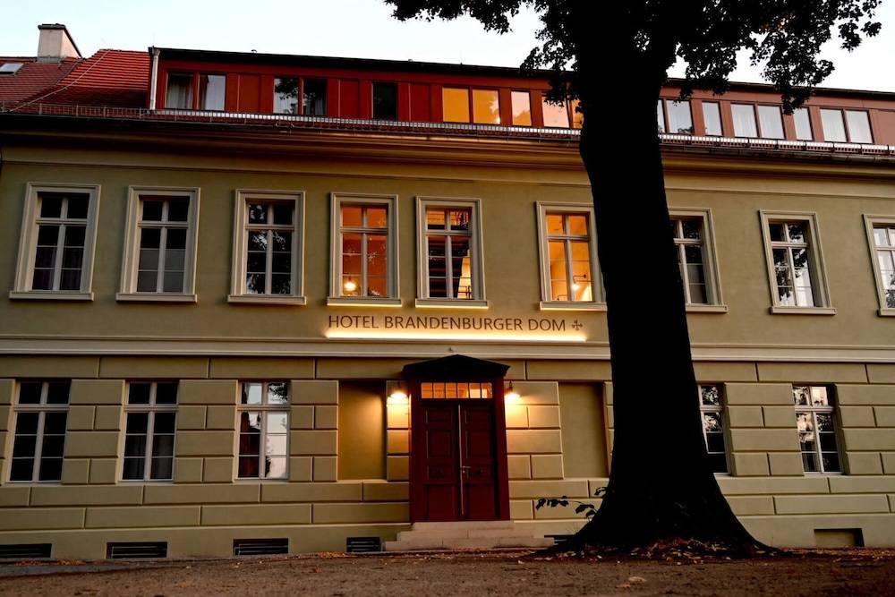 Hotel Brandenburger Dom GmbH 1