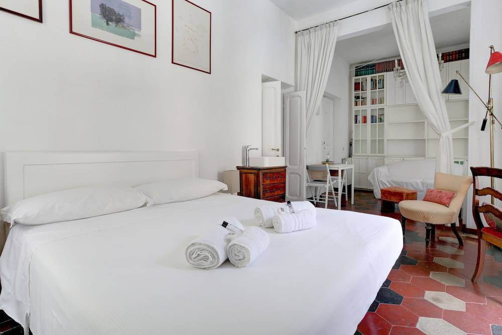 Charming Bright Colosseum apartment 1