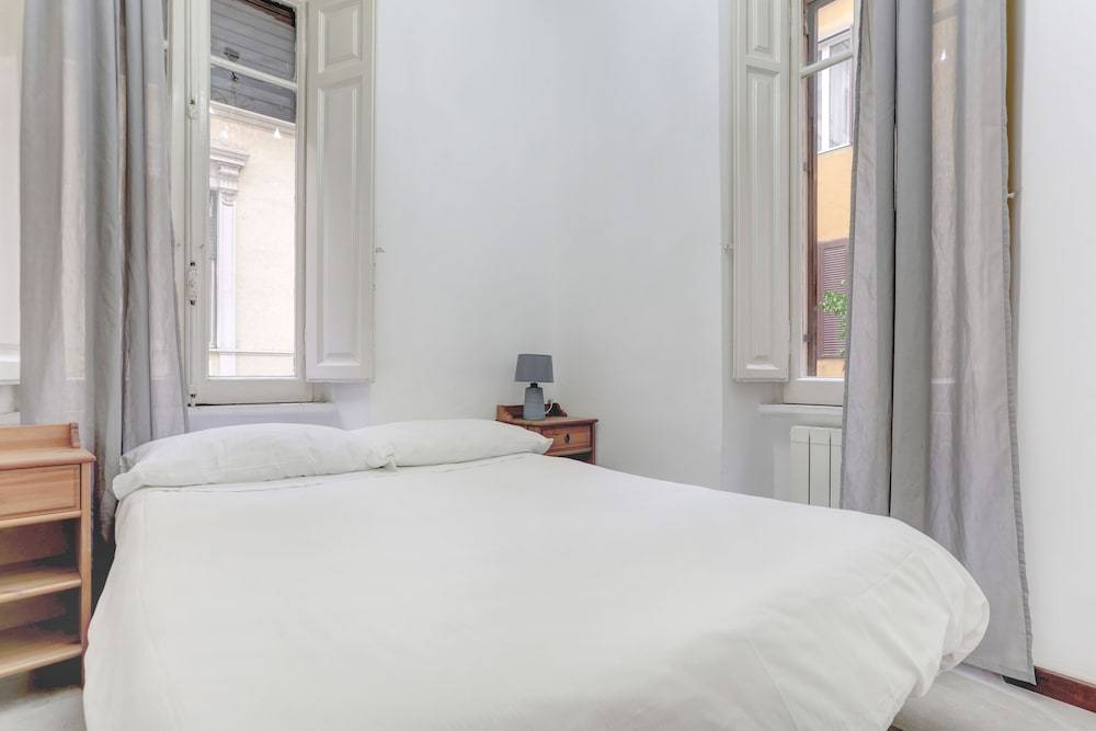 Charming Bright Colosseum apartment 2