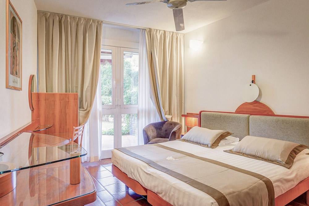 Hotel with private beach in San Vincenzo 2