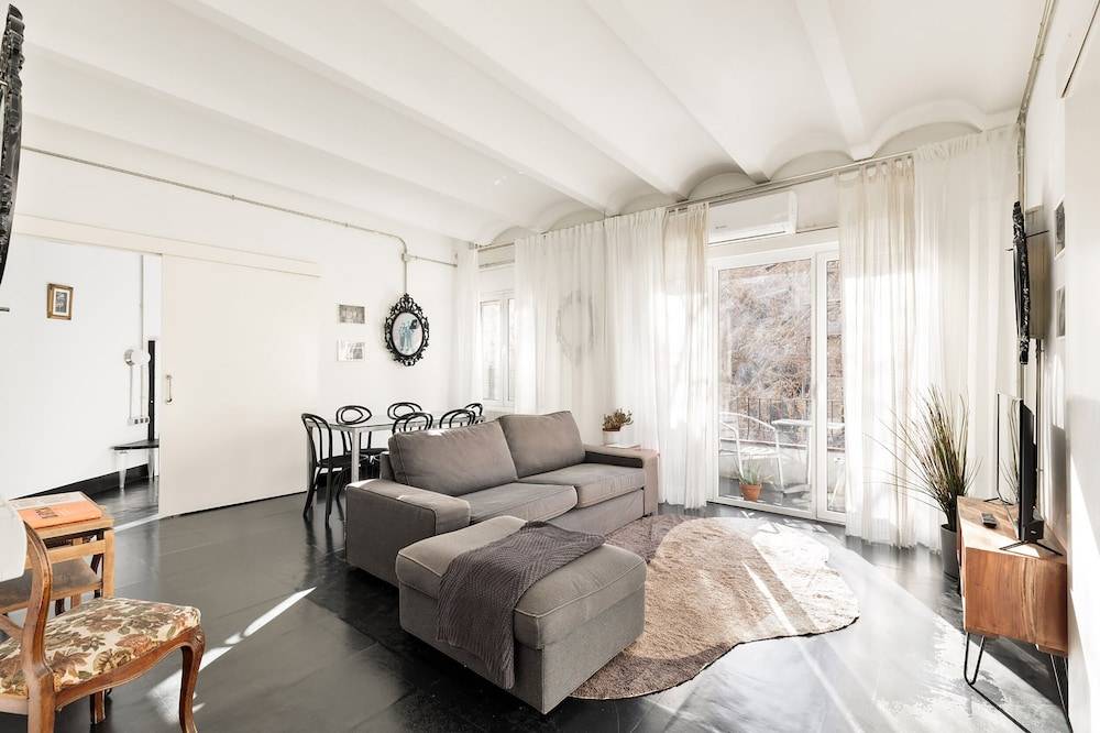 Eulalias Lodges Barcelona 1