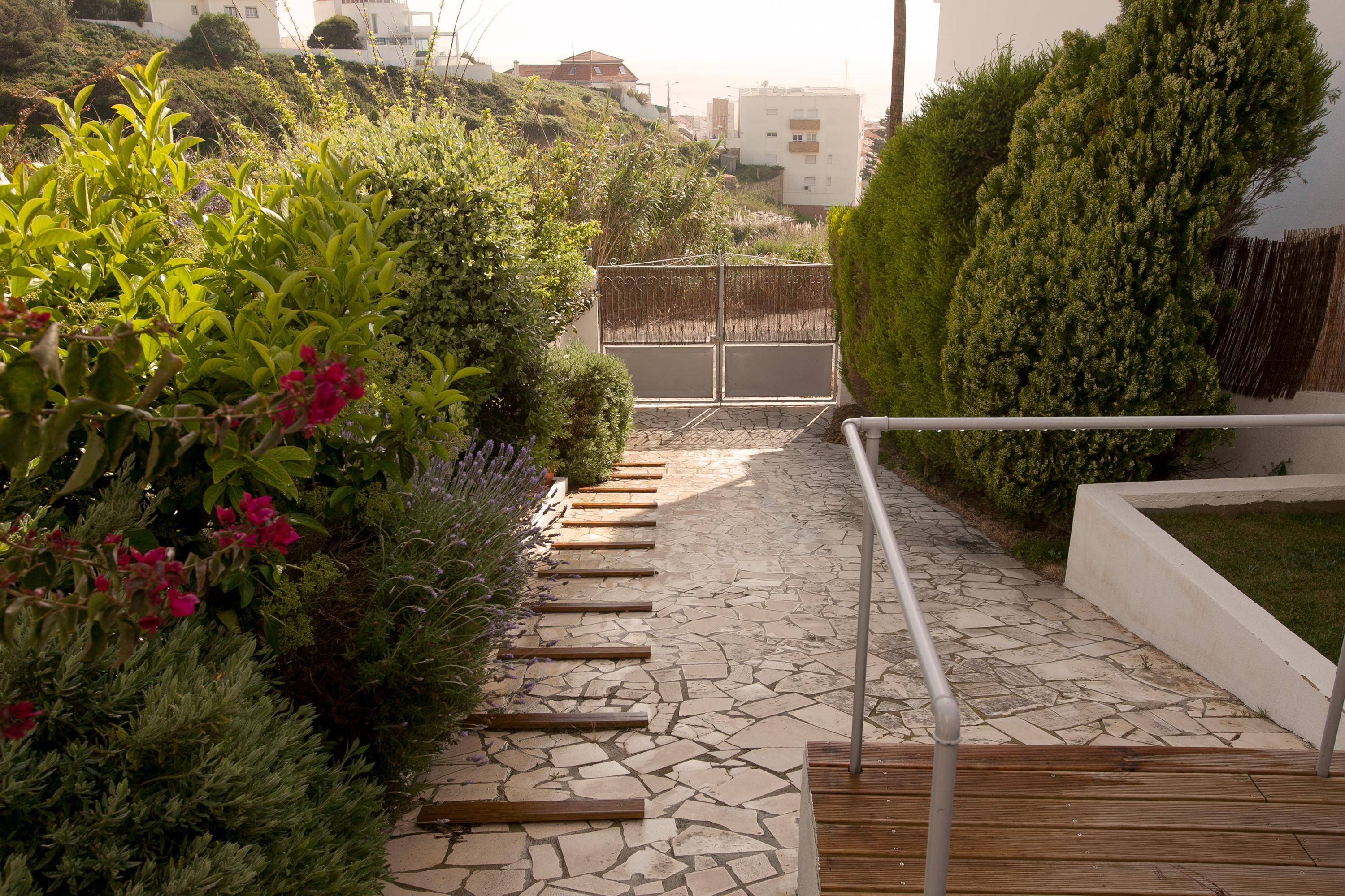 Ericeira Chill Hill 2 – Peach Garden 1