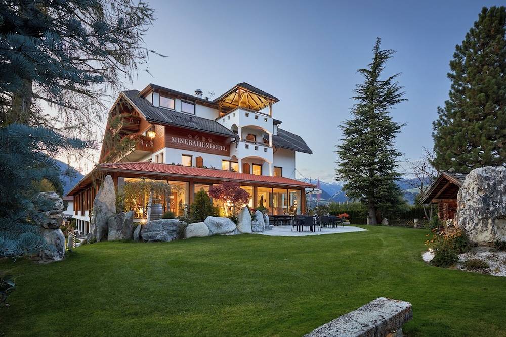 Mineralienhotel Natznerhof 1