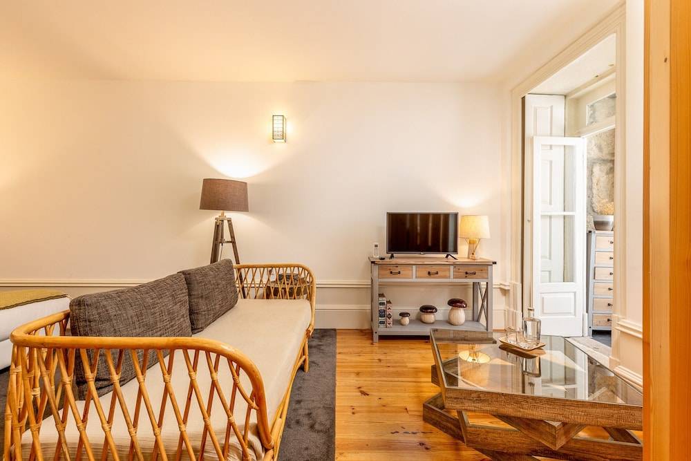 Modern Porto studio with essential amenities 1