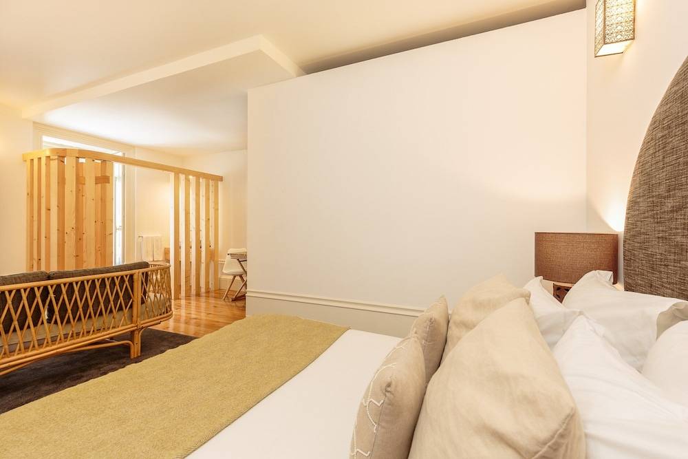 Modern Porto studio with essential amenities 2