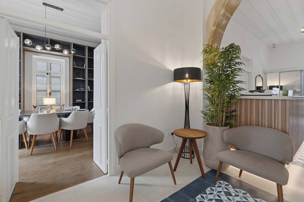 Warner Boutique Hotel-Adults Only 2