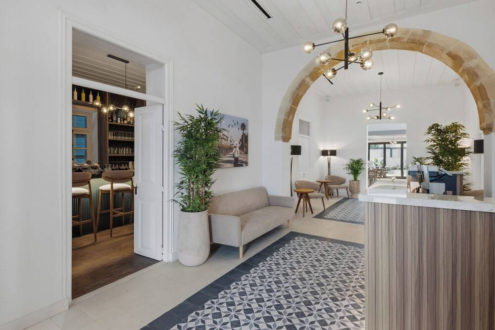 Warner Boutique Hotel-Adults Only 1