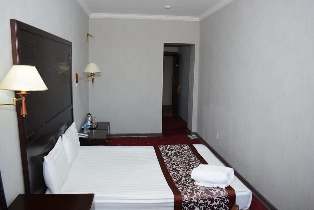 White House Hotel 1