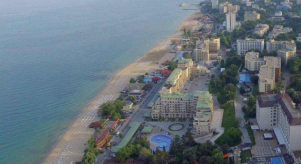 SEAVIEW BG Beach Front Suites 1