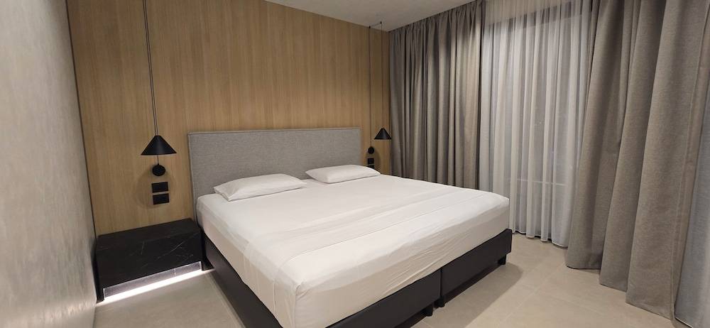 Lion Gate Hotel 2