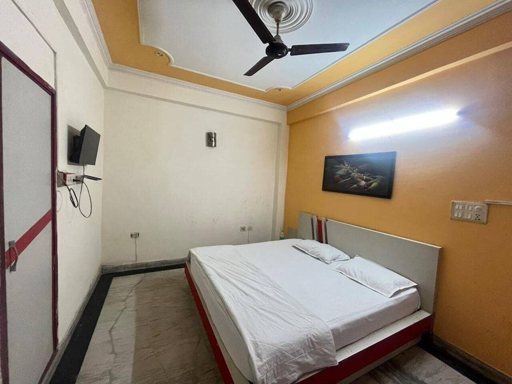 Roomshala Hotel Blue Inn Noida Sector 51 2
