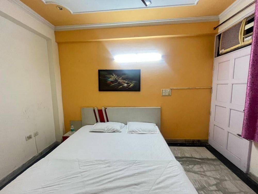 Roomshala Hotel Blue Inn Noida Sector 51 1