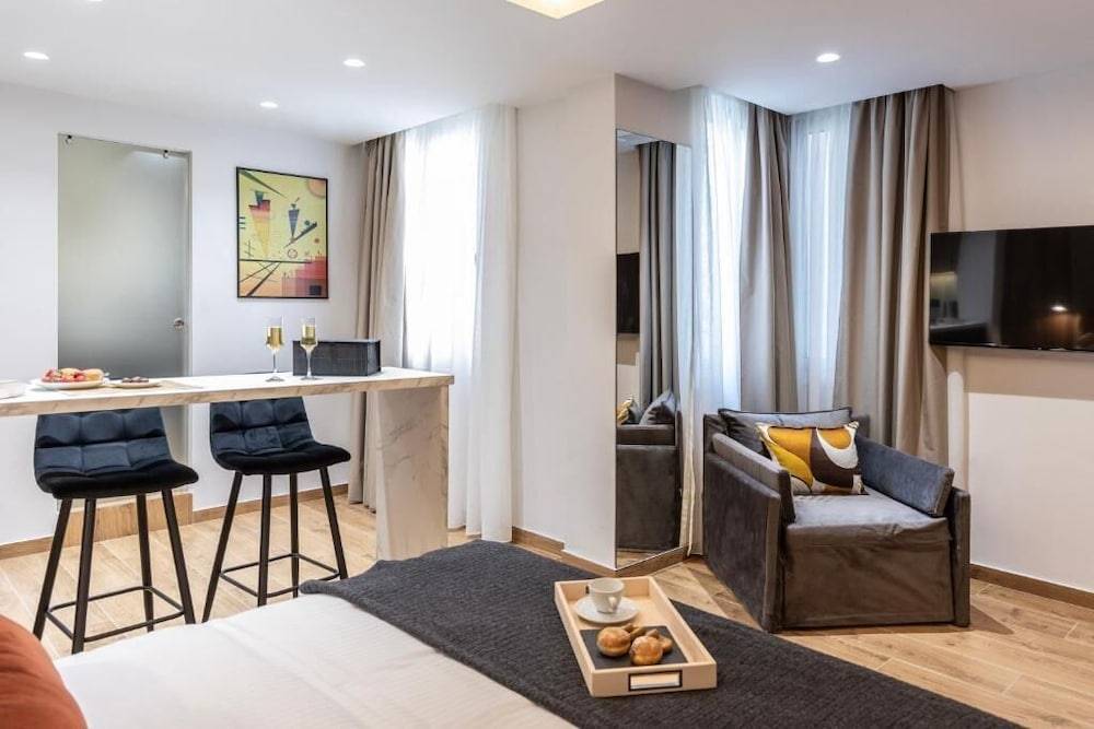 DOMIOS Suites Athens 1