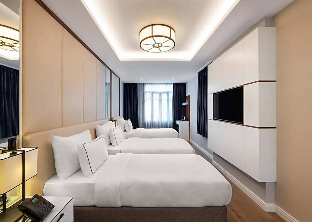 Gleam Collection Hotel 1