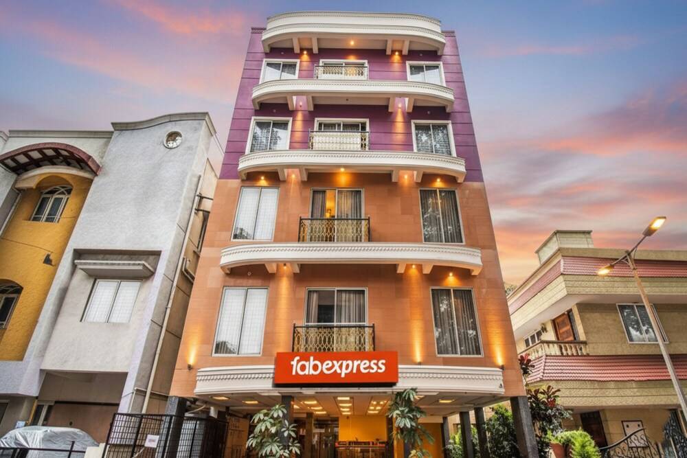 FabHotel Oriental Suites III 1