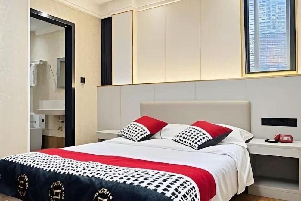 Longchen Holiday Inn (Shanghai Ruijin Hospital Yongjia Road Branch) 2