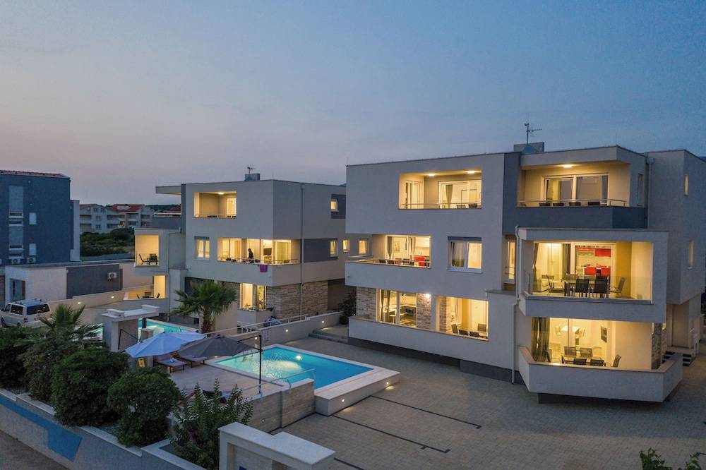 Apartments & Rooms Danivan Pool Villas - Off site breakfast available 1