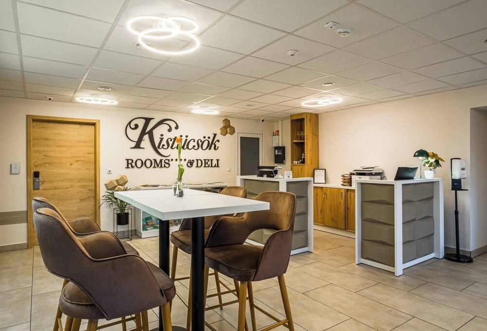 Kistücsök Food & Room 2