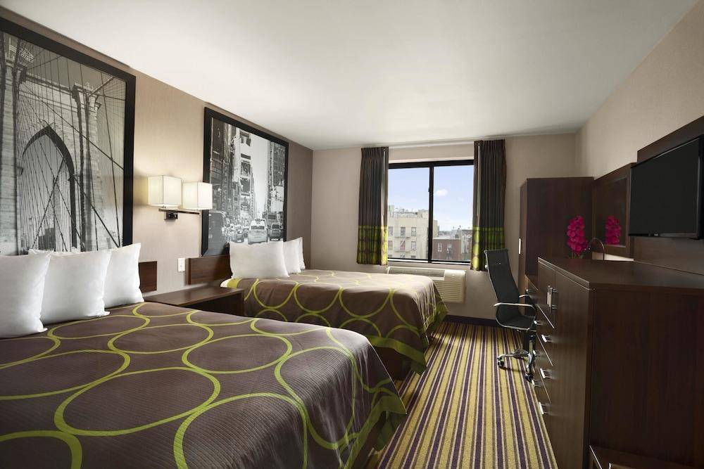 Super 8 by Wyndham Bronx 2