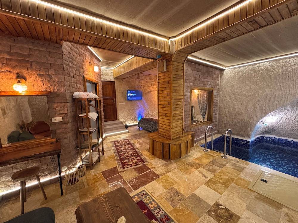 Ceran Stone House 1