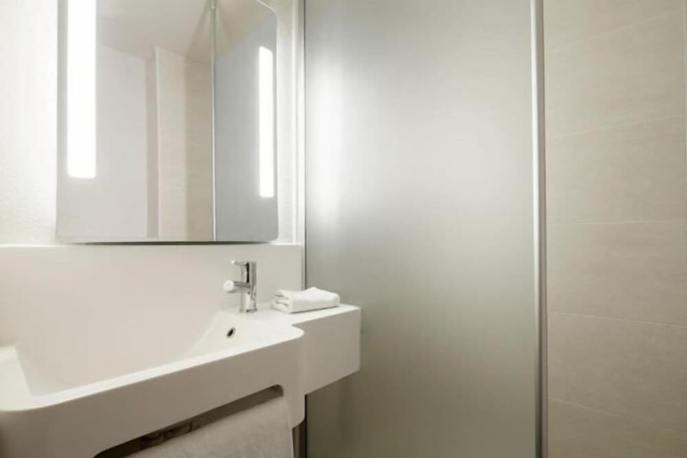 B&B HOTEL Carcassonne Rocadest La Cité 2