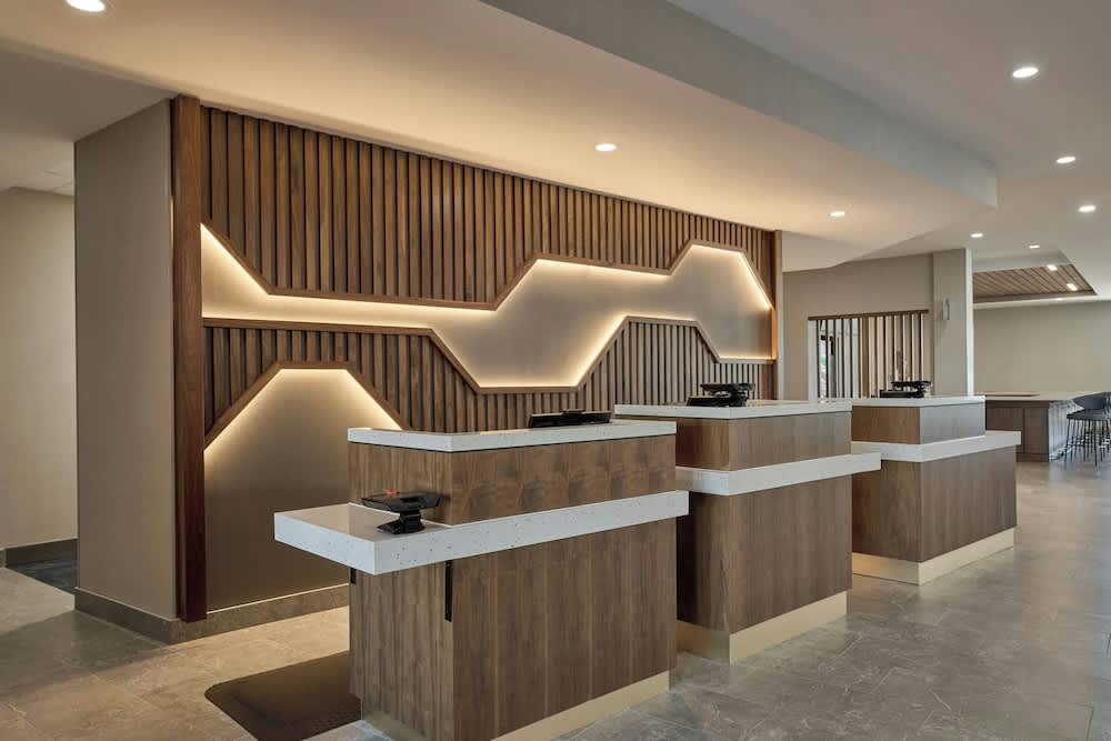 Courtyard by Marriott Madison 2