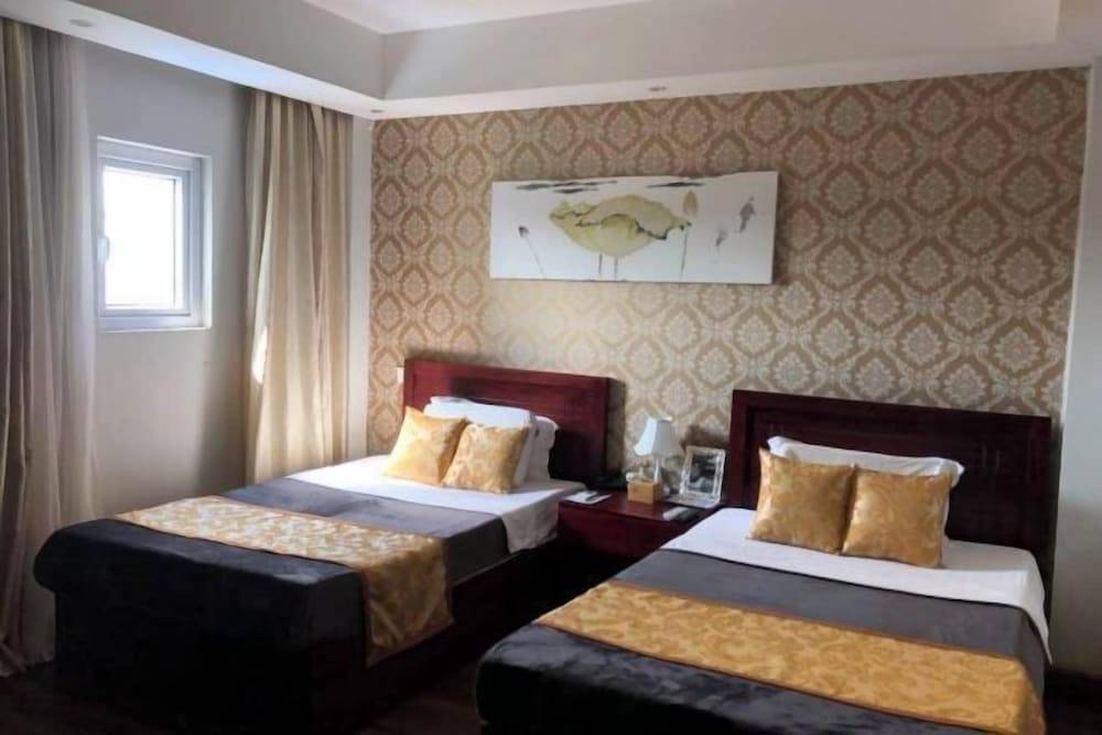 China Manor Hotel & Restaurant 1