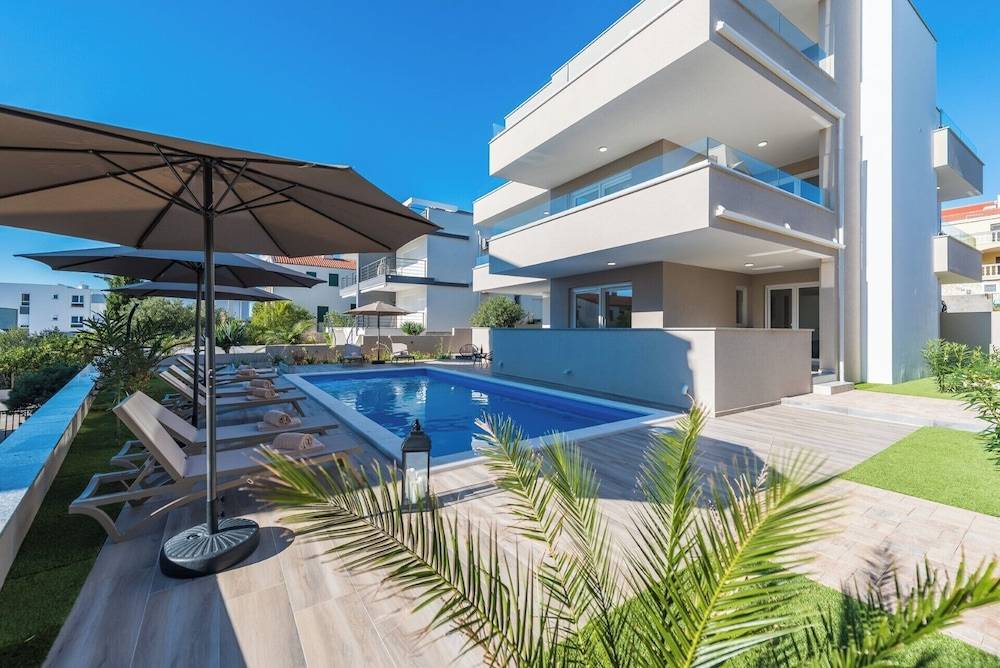 Pool Apartments Villa Meteorite 1