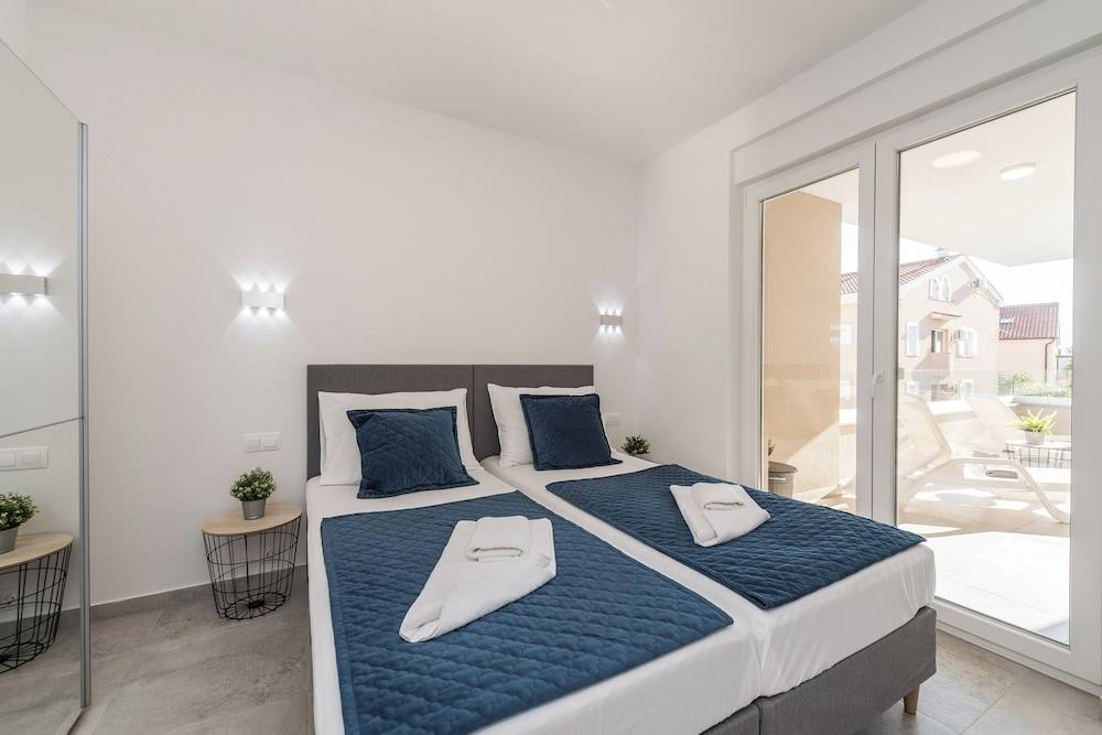 Pool Apartments Villa Meteorite 2