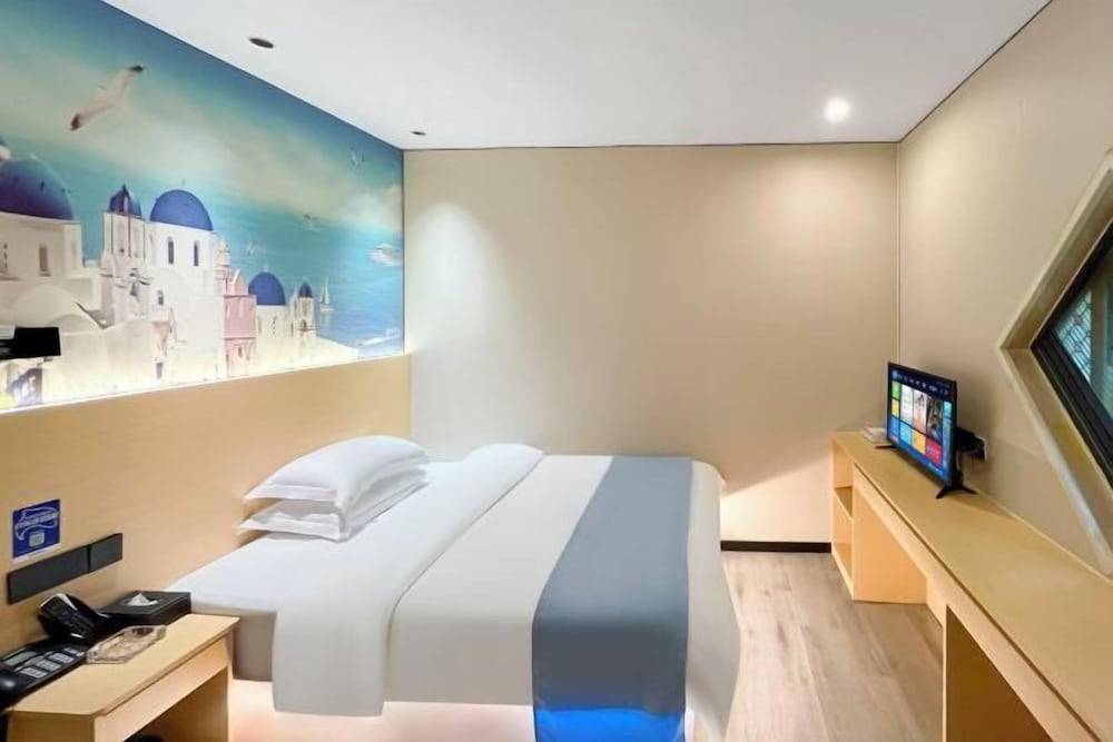 Tianshun Hotel (Guangzhou ERGONG subway station store) 1