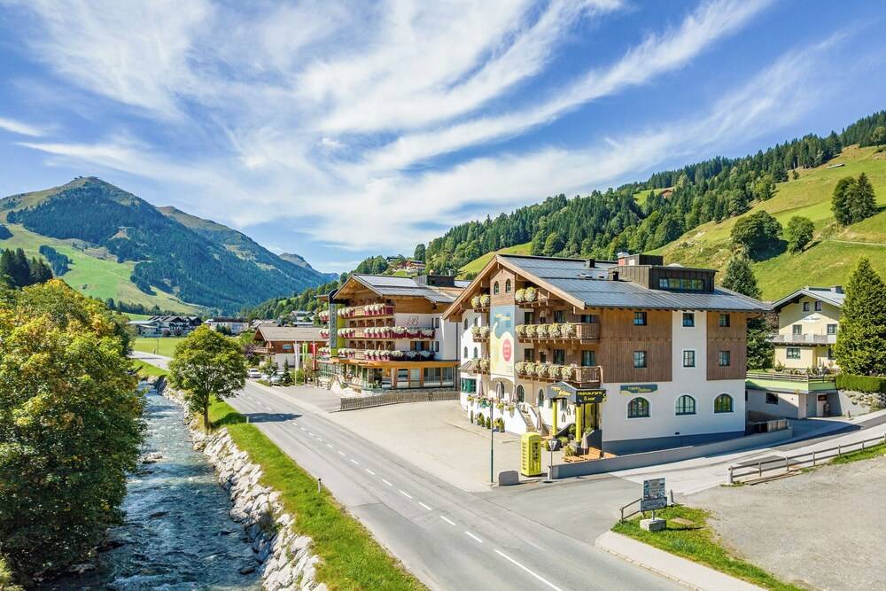 Boutique House happYellow Saalbach mit Joker Card 1