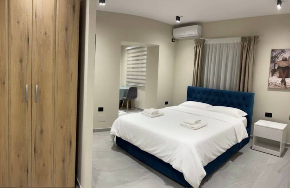 Adna Rooms Tirana Center 1