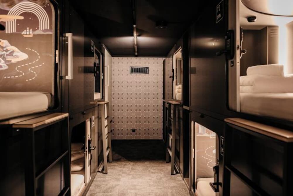 Capsule Hotel - Lucerne Old Town 1