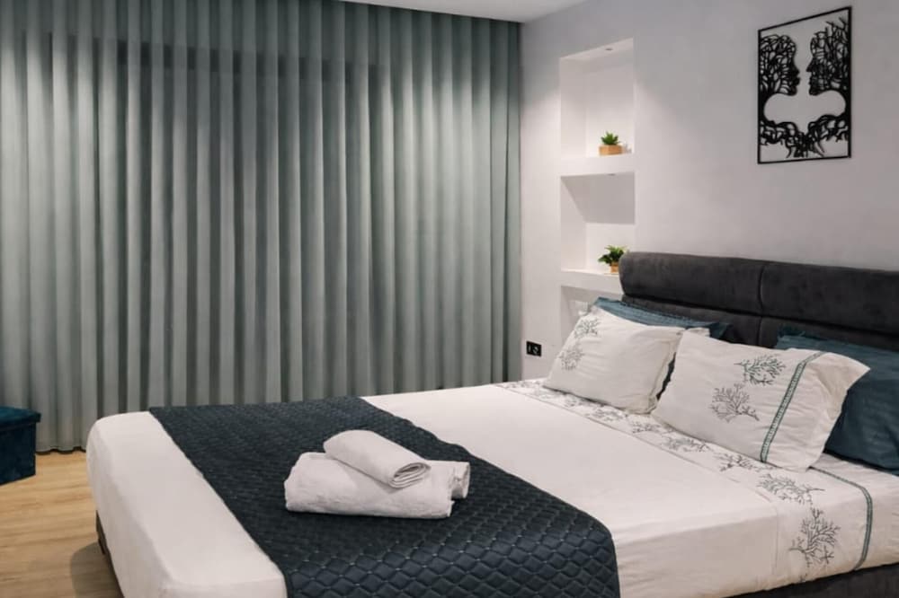 Captivating 2-Bed Apartment in Tunis 2